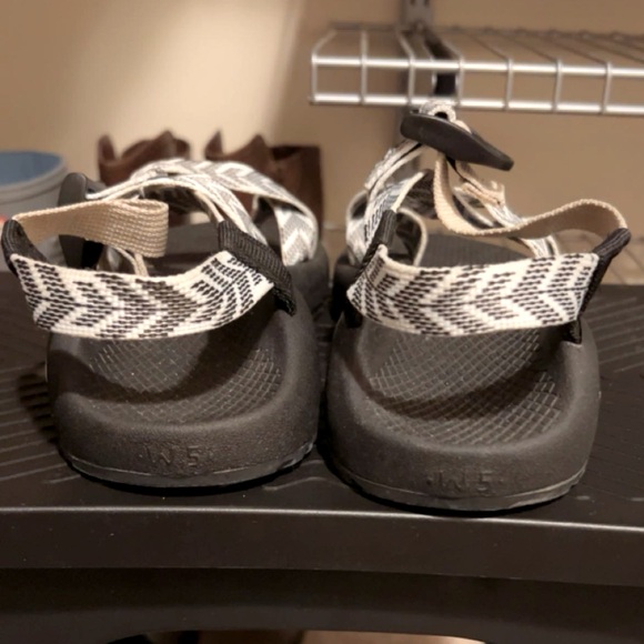 Cream/black sandals - Picture 3 of 4